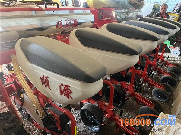 24顺源气吸播种机玉米大6行