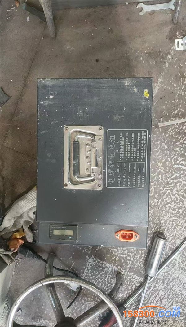 卖电动车，理电池两块，适合外卖用