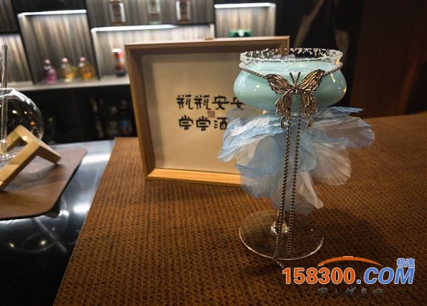 蚂蚁小厮酒馆