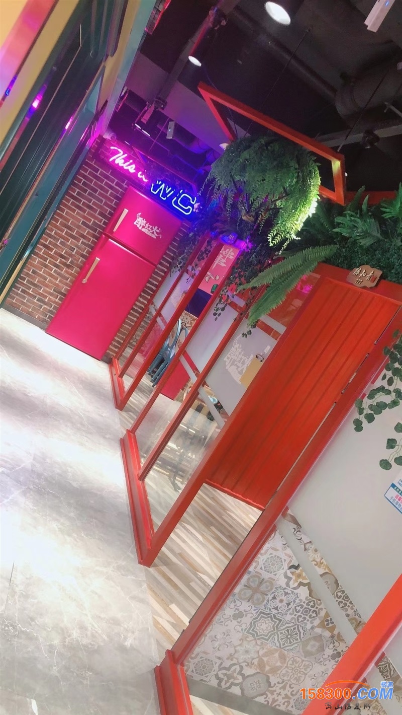 醉红火烧烤在跨年之夜喜迎新年特此推出以下活动