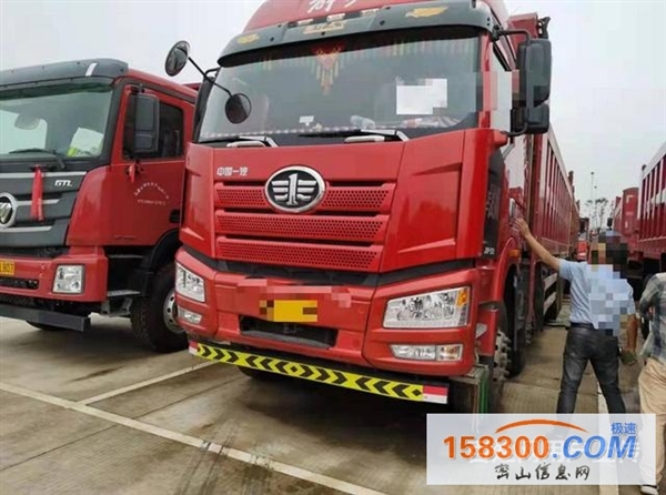 自卸车8米5货厢550马力前四后八解放J6P