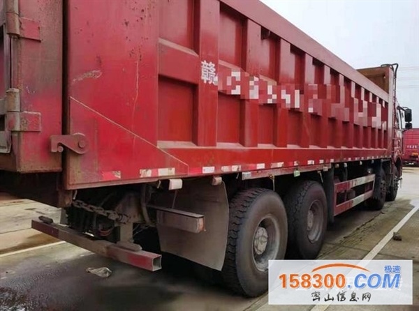 自卸车8米5货厢550马力前四后八解放J6P