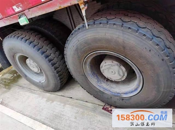 自卸车8米5货厢550马力前四后八解放J6P