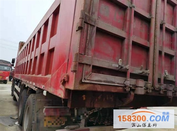 自卸车8米5货厢550马力前四后八解放J6P