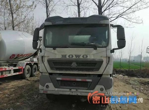出售轻量化17年二手豪沃 大12方搅拌车340马力