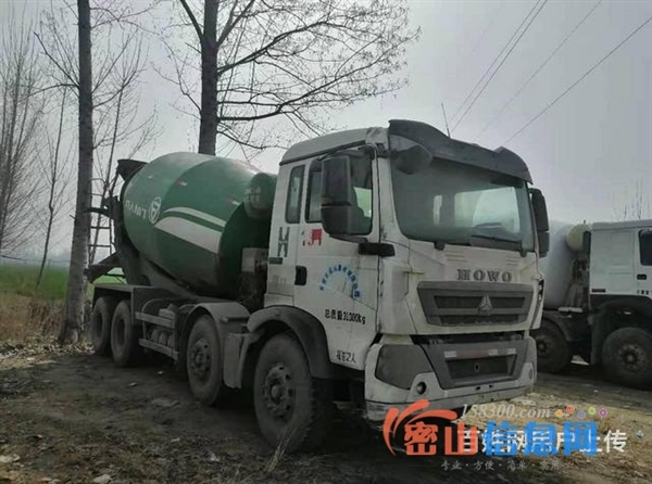 出售轻量化17年二手豪沃 大12方搅拌车340马力