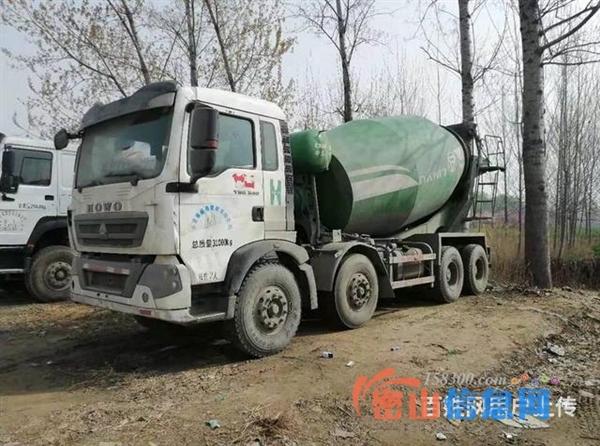 出售轻量化17年二手豪沃 大12方搅拌车340马力