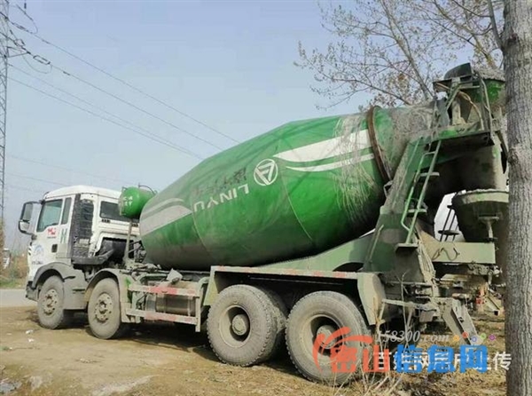 出售轻量化17年二手豪沃 大12方搅拌车340马力