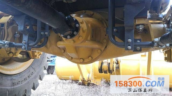 临工956F装载机驾驶室图片